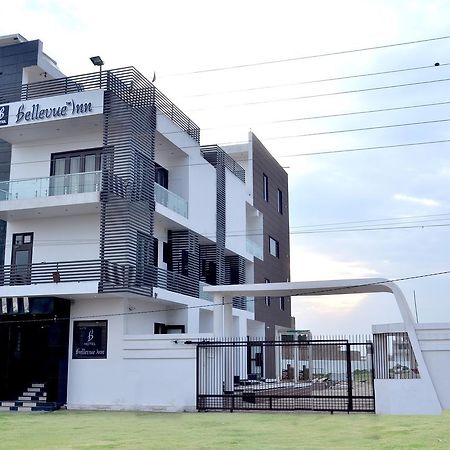 Hotel Bellevue Inn Gangānagar Exteriör bild