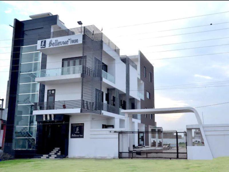 Hotel Bellevue Inn Gangānagar Exteriör bild